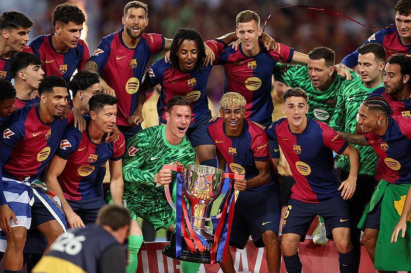 冠军诞生！恭喜深圳WBG勇夺和平精英香港邀请赛总冠军！