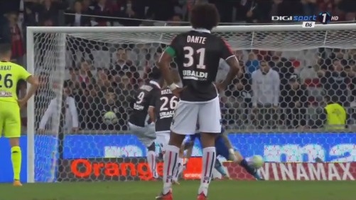 [NBA]里夫斯突入妙传 詹姆斯空位三分命中