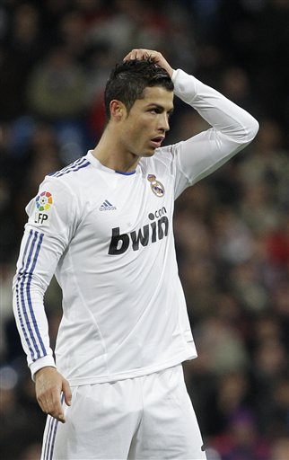 湖人三分球18投仅中2，遭国王强势压制，东契奇孤掌难鸣