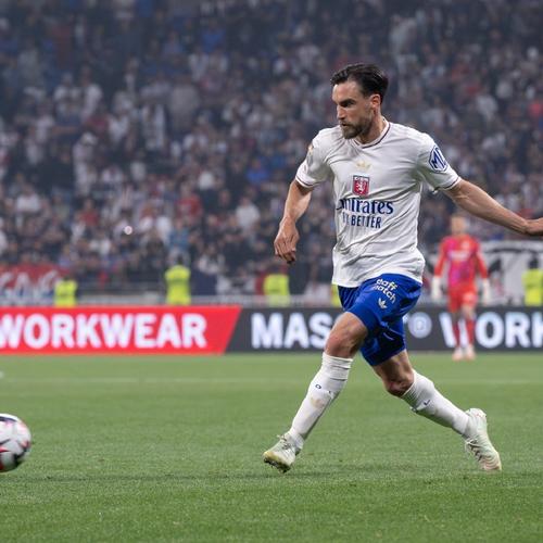 [中超]明天右路传中 莱昂纳多抽射破门